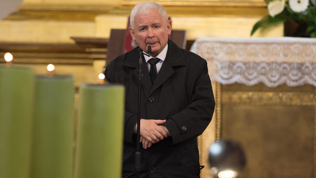 Katedra na Wawelu. Pogrzeb księdza prałata Zdzisława Sochackiego. Na zdjęciu: Jarosław Kaczyński