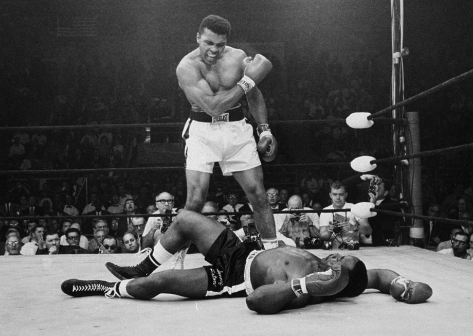 Muhammad Ali nokautuje Sonny'ego Listona