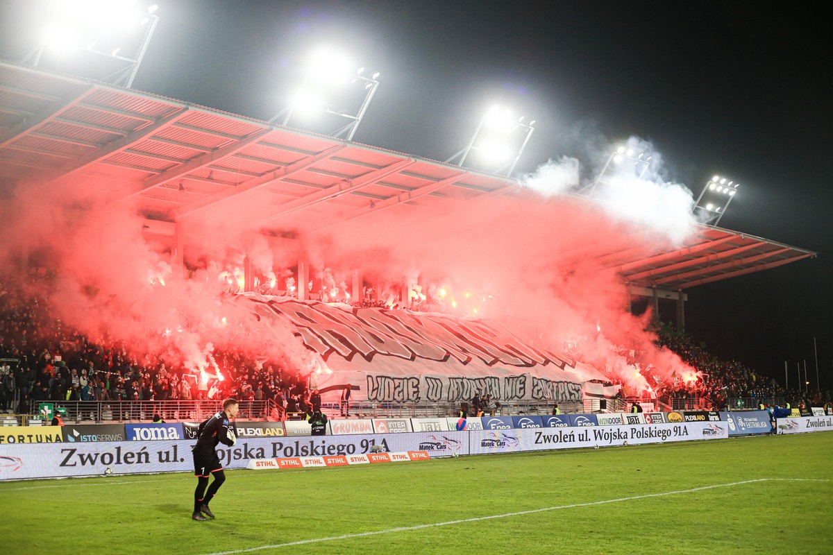 Kibice Radomiaka Radom podczas meczu z Lechem Poznań