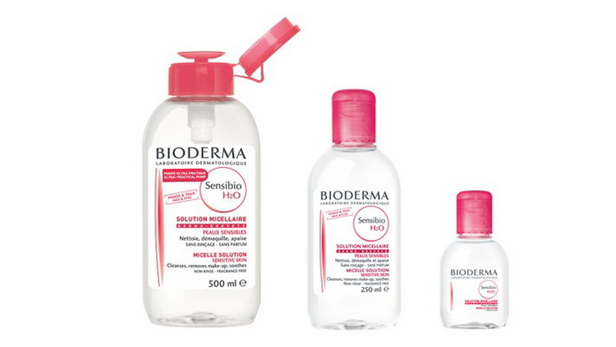 Francuska marka Laboratoire Dermatologique BIODERMA jako pierwsza wprowadziła na rynek płyn micelarny, dokonując prawdziwej rewolucji w dziedzinie piękna i higieny. To była innowacja na światowym poziomie. Płyn micelarny Sensibio H2O doskonale oczyszcza, reaguje jak woda, neutralizuje jak tonik, nawilża jak mleczko. Jego sekret to micele estrów kwasów tłuszczowych, czyli cząsteczek, które skutecznie pochłaniają brud i zanieczyszczenia. Daje natychmiastowe uczucie świeżości. Ponadto nie zawiera alkoholu, środków zapachowych ani fenoksyetanolu, jest hipoalergiczny.