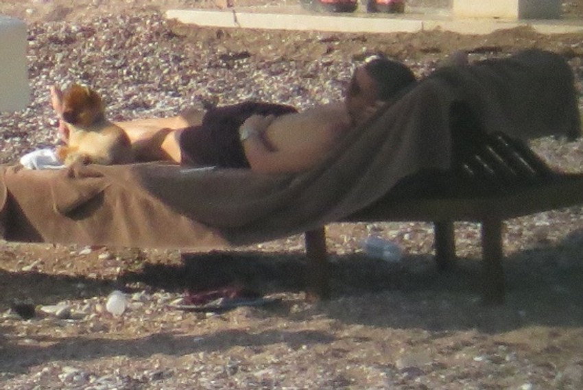 Nikola se izležava i pazi na malog Agu