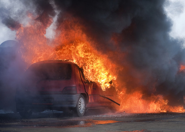 Samochody płoną w Polsce na potęgę. Najczęściej przez wady samego pojazdu