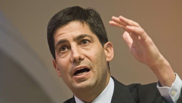 Nominacja Kevina Warsha wstrząsnęła walutami i surowcami. Notowania KGHM spadły 25 proc.