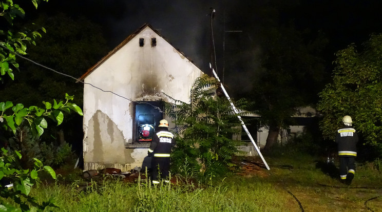 Kecskeméten kigyulladt egy családi ház /Fotó: MTI - Donka Ferenc