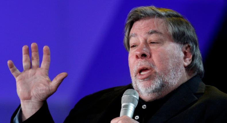 Steve wozniak talking in a microphone
