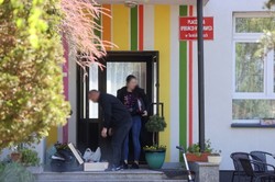 Policja bada sprawę ataku nożownika w dom dziecka. "Motywem mógł być zawód miłosny"