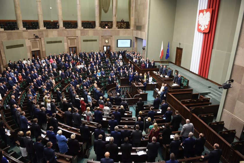 Burzliwa debata w Sejmie. Macierewicz wbił szpilę Schetynie