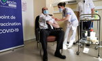 Francja przywraca szczepienia AstraZeneką. Premier zaszczepił się w obecności mediów