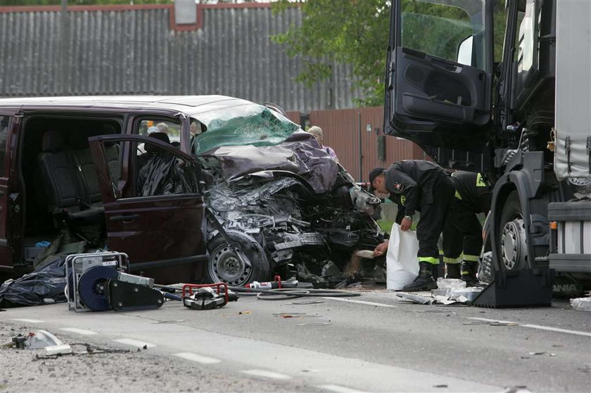 Tragedia pod Warszawą. Nie żyją trzy osoby! FOTO