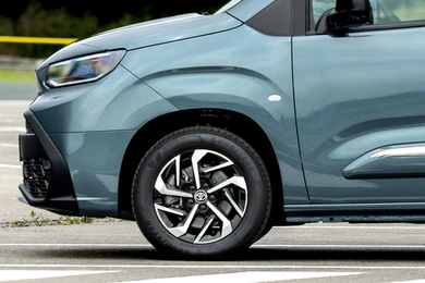 Ma 144 KM i kosztuje 55 200 zł. Oto nowa Toyota z silnikiem 2.0