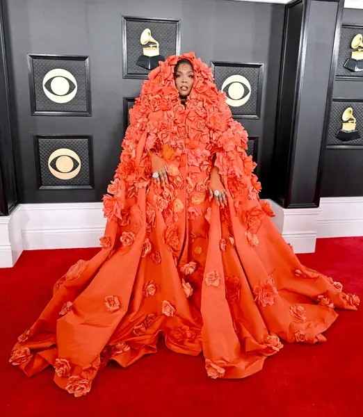 Lizzo w pomarańczowej stylizacji w kwiaty/ Getty Images, fot. Axelle/Bauer-Griffin / Contributor