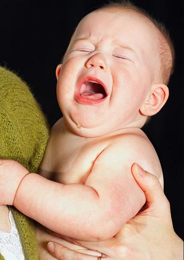 Mikor jelentkeznek a megrázott baba szindróma tünetei?