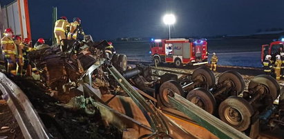 Tragiczny wypadek na obwodnicy Poznania. Ciężarówka spadła z nasypu