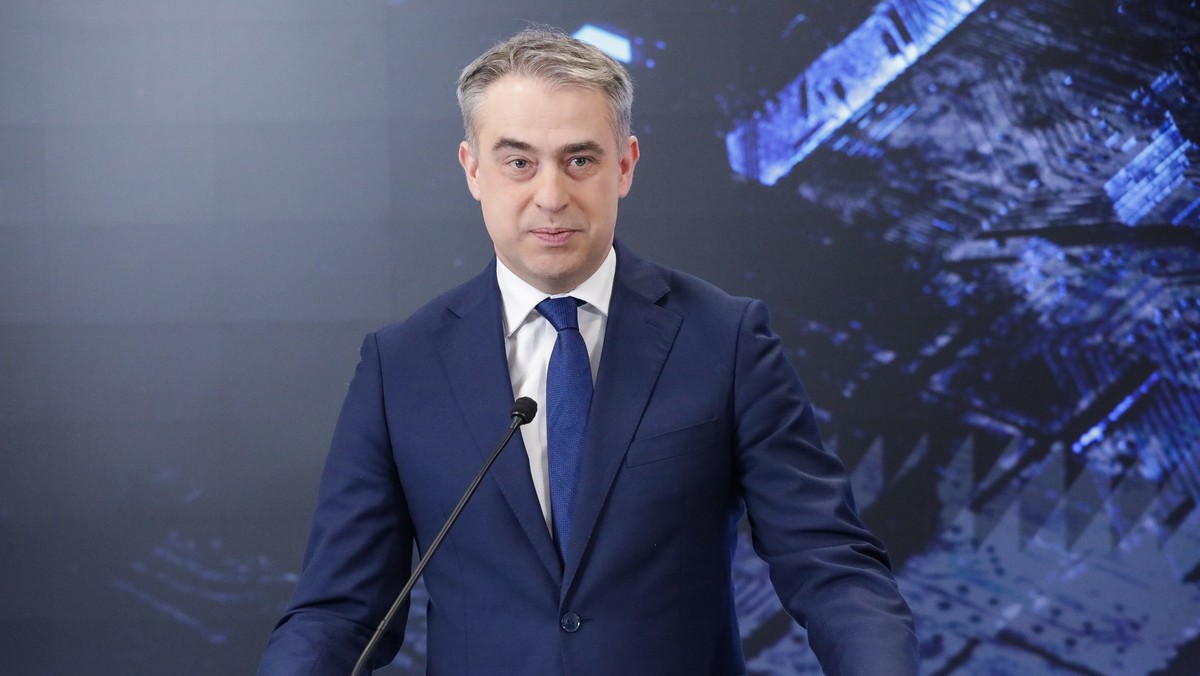 Minister cyfryzacji Krzysztof Gawkowski reaguje na atak hakerski na EuroCert i zaleca zastrzeżenie numeru PESEL [Źródło: Onet]