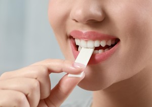 Žvake mogu privremeno da poboljšaju sposobnost tela da pretvori dijetetski nitrat u jedinjenje koje pomaže u opuštanju krvnih sudova i snižavanju krvnog pritiska