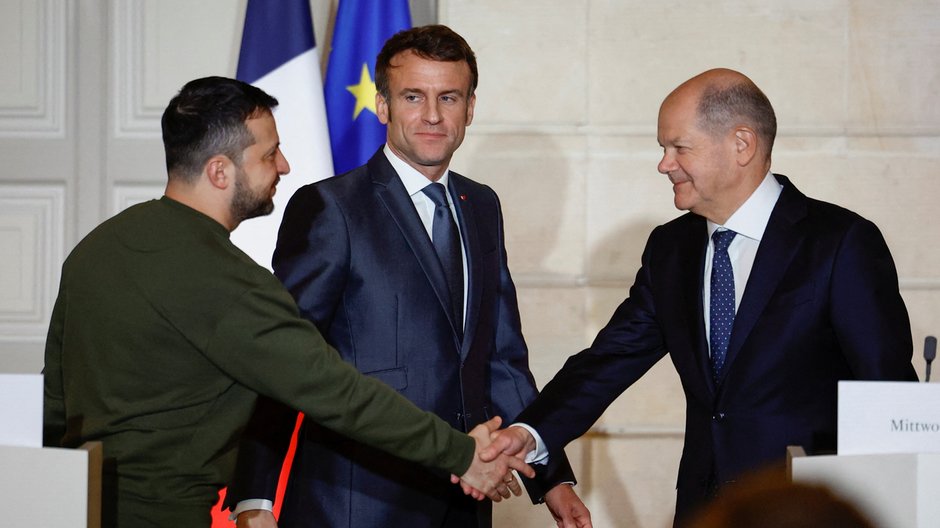 Wołodymyr Zełenski, Emmanuel Macron i Olaf Scholz w Paryżu