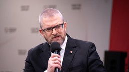 fundacja europosła brauna traci 1,5 proc. podatku