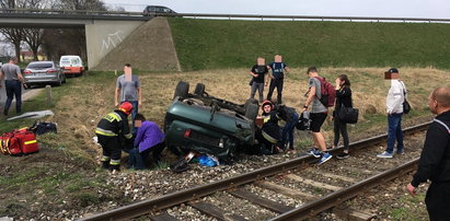 Tragedia na przejeździe kolejowym. Rannych nie dało się wyciągnąć