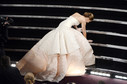 Jennifer Lawrence przewraca się na schodach