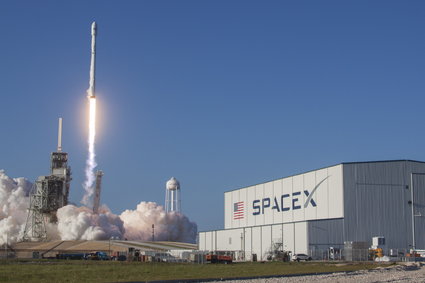 Elon Musk dokonał czegoś, do czego dążył od lat. SpaceX wystrzelił Falcona. "To wielki dzień"