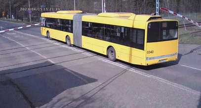 Szokujące zachowanie kierowcy miejskiego autobusu. Jego brawura mogła kosztować pasażerów życie