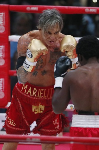 Mickey Rourke znokautował rywala. Elliot Seymour przegrał z 62-latkiem już II rundzie