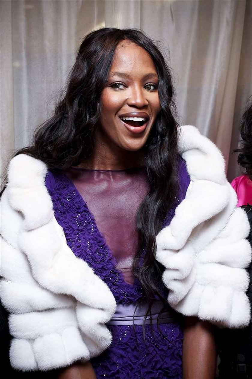 Naomi Campbell wyprzedaje sukienki