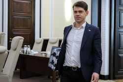 Wojna o wiatraki. Kołodziejczak wzywa Nawrockiego do weta