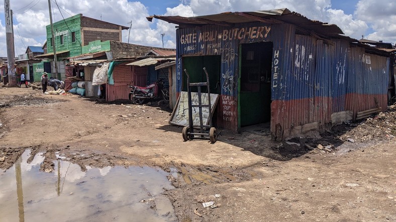 Dostępność służb publicznych w regionach wiejskich w Kenii jest w praktyce zerowa.