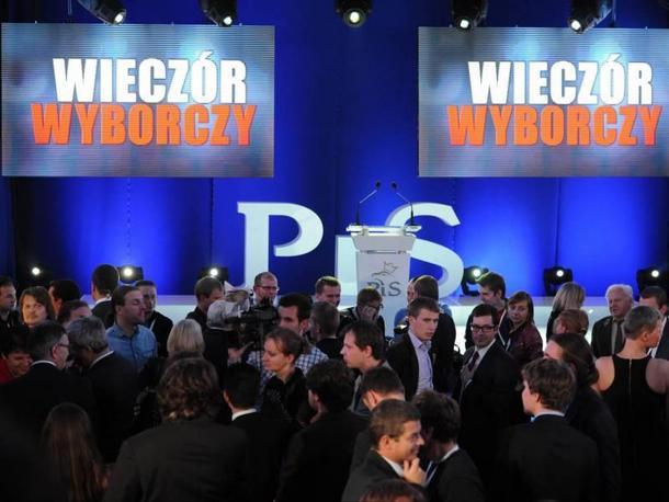 Konwencja PiS tłum działączy i dziennikarzy 2