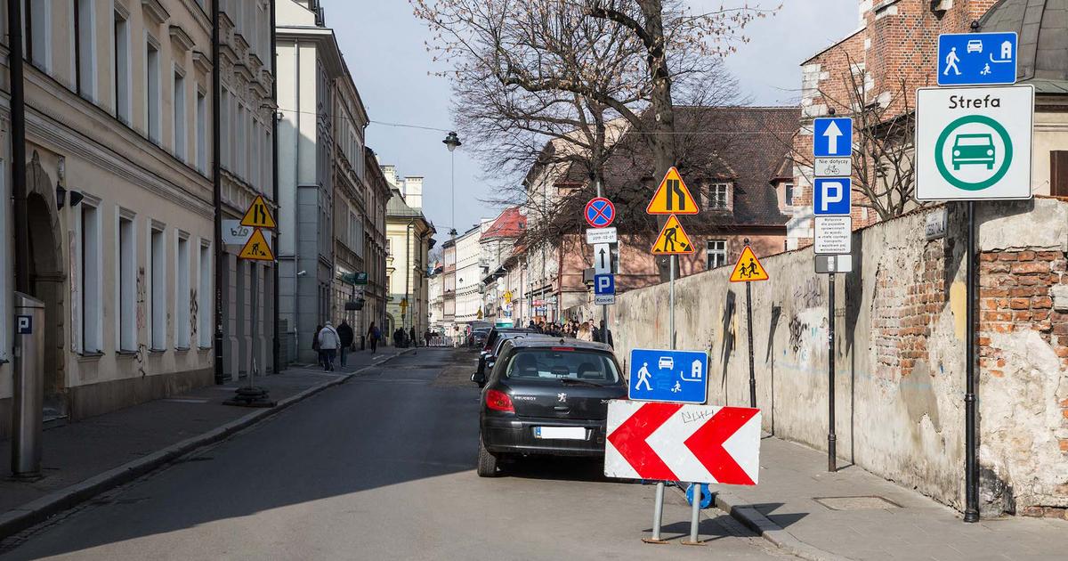  Krakusi stosują unik. Próbują obalić uchwaloną strefę czystego transportu w Krakowie