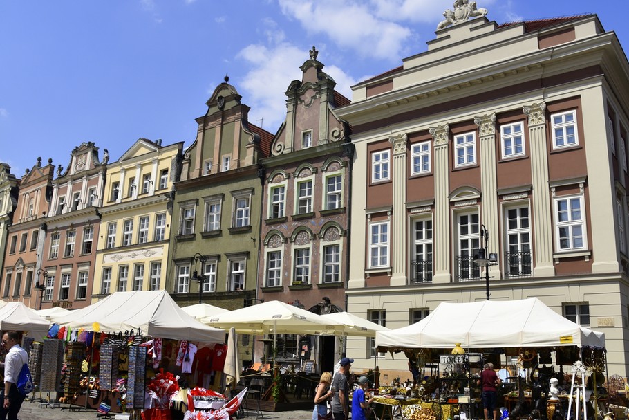 Zniesienie restrykcji poprawiło sytuację na rynku pracy przede wszystkim w handlu i usługach