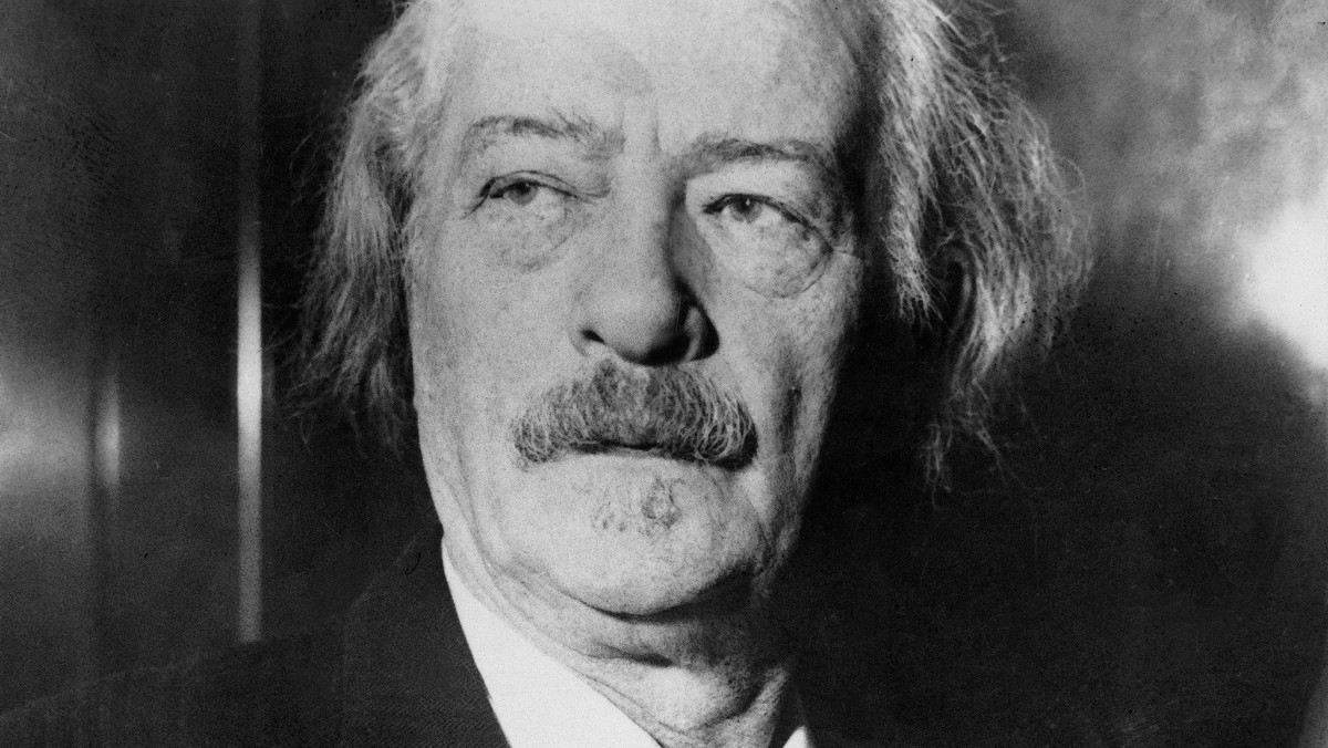 Urodzony 150 lat temu Ignacy Jan Paderewski był pianistą, kompozytorem, politykiem, porywającym mówcą i wielkim patriotą. Przyszły wirtuoz ukończył Instytut Muzyczny w Warszawie. Kształcił się w zakresie gry na fortepianie u J. Janothy i J. Śliwińskiego. Dzięki Helenie Modrzejewskiej, z którą wystąpił w Krakowie w 1884 r., pozyskał środki na dalsze studia pianistyczne u Teodora Leszetyckiego w Wiedniu.