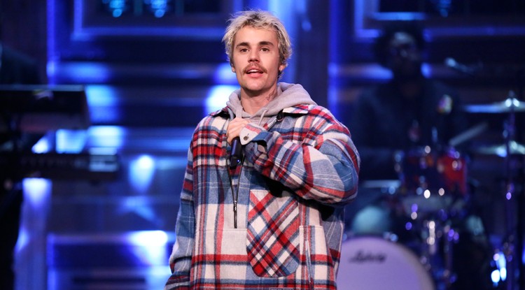 Justin Bieber a Tonight Show Starring Jimmy Fallon felvételén 2020. february 14-én