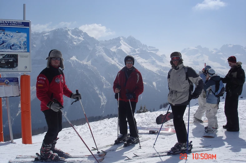 W samych Dolomitach na narciarzy czeka ponad 600 wyciągów i 1600 kilometrów tras zjazdowych