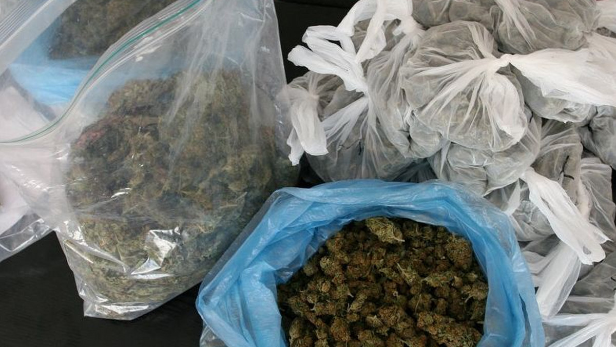Policjanci z Wydziału dw. z Przestępczością Narkotykową KMP w Lublinie, podczas piątkowej realizacji ujawnili i zabezpieczyli prawie 4, 5 kg marihuany.