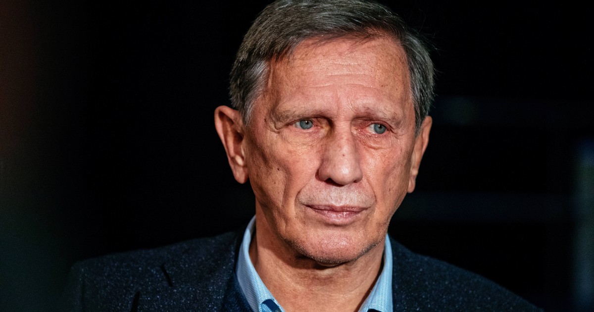 Jan Englert Robert Lewandowski Z Kolegami Na Boisku Rozmawia Troche Z Pozycji Boga Pilka Nozna