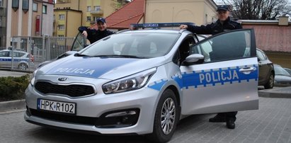 Kobieta zaczęła rodzić w samochodzie. Pomogli policjanci