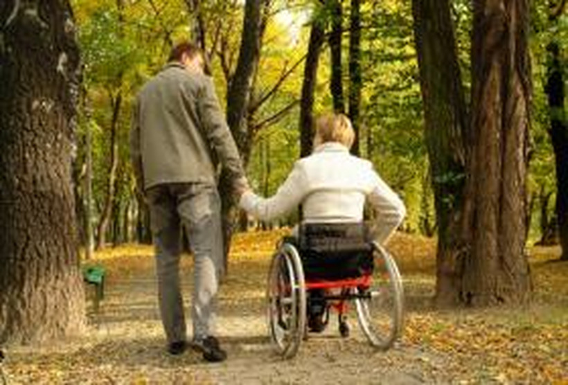 Jakie świadczenia przysługują opiekunom osób niepełnosprawnych?