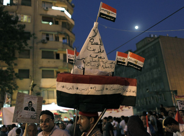 Egipska armia usunęła demonstrantów z placu Tahrir w Kairze