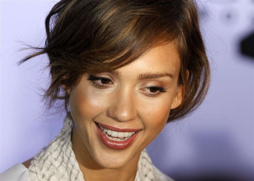 Jessica Alba imprezuje po nocach