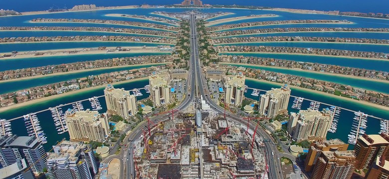 "Luksusowa turystyka szczepionkowa" do Dubaju. Nie milkną kontrowersje