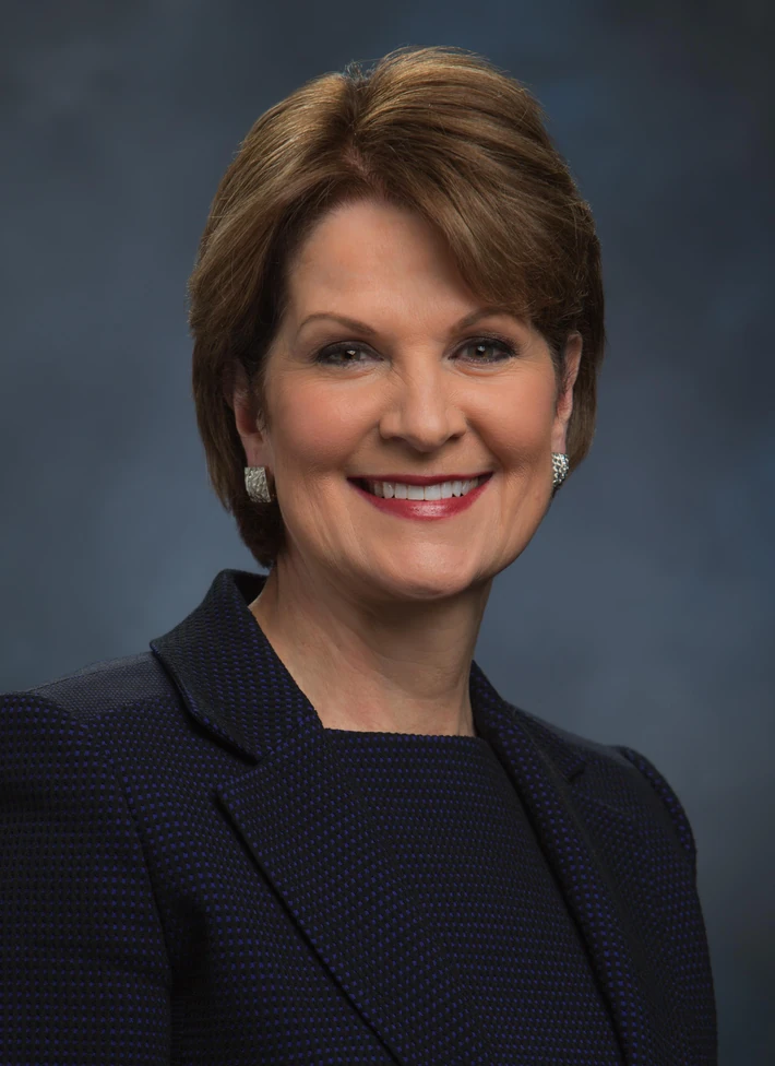 3. Marillyn Hewson (Lockheed Martin) – 33,7 mln dolarów