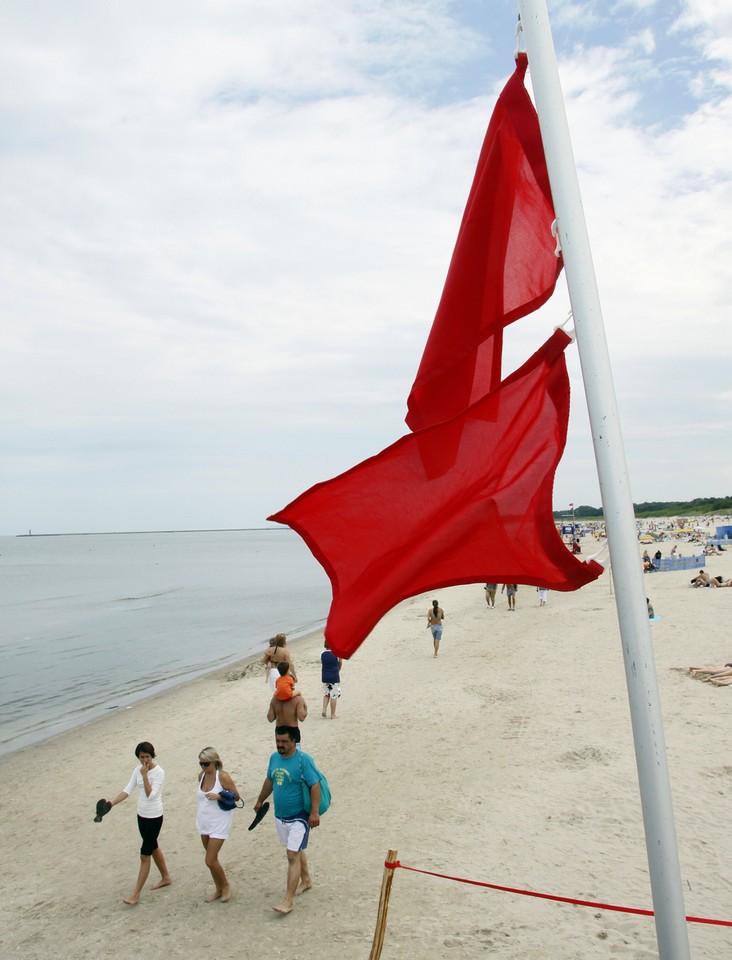 ŚWINOUJŚCIE ZAKAZ KĄPIELI ZAKAŻONA WODA