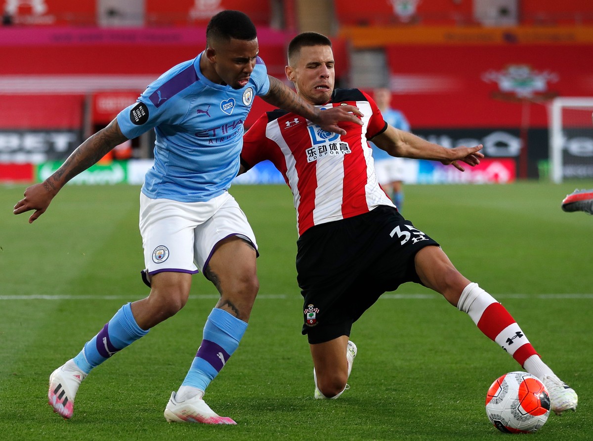 Gabriel Jesus i Jan Bednarek