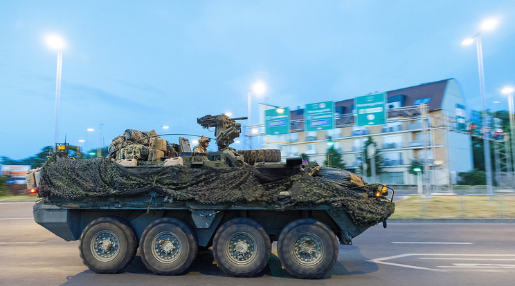 Csütörtöktől katonai konvojokra kell számítani az utakon /Fotó: MTI/Krizsán Csaba