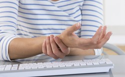 COVID-19 dość łagodny dla osób z chorobami reumatycznymi