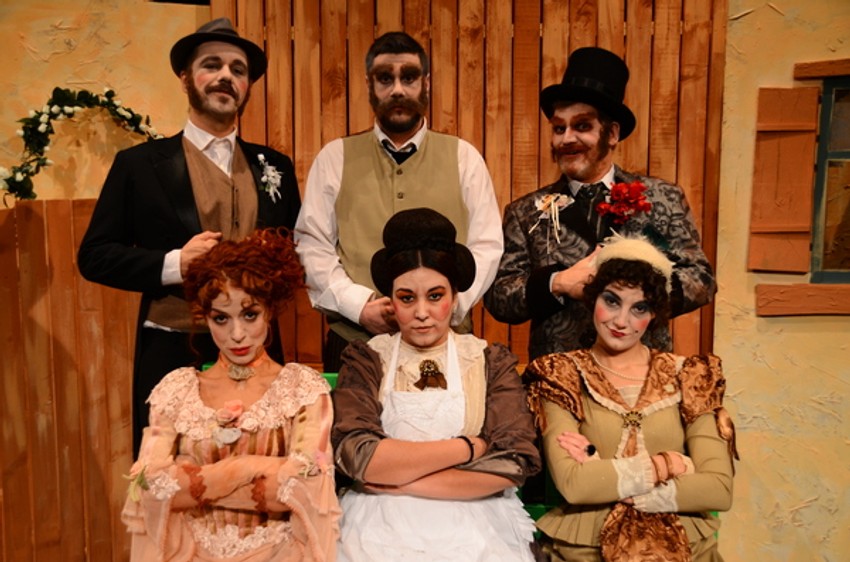 Glumačka ekipe predstave "Ženidba i udadba" Kruševačkog pozorišta