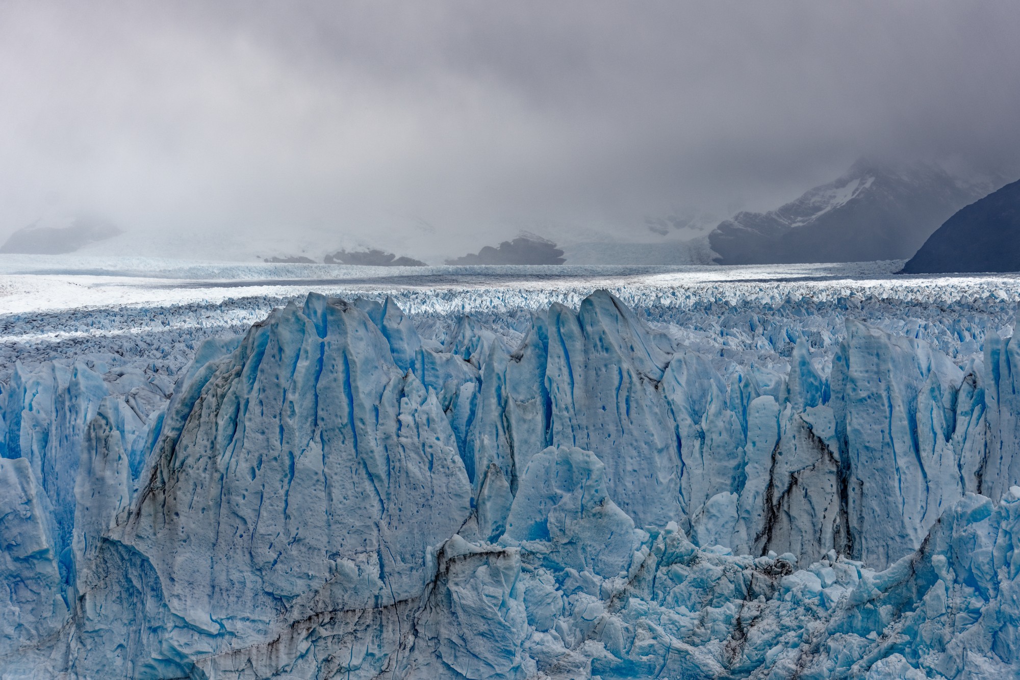 Ľadovec Perito Moreno v argentínskej Patagónii. Vedci skúmali nielen zmeny na jeho povrchu, ale pomocou meraní mapovali aj terén ukrytý pod ľadom.