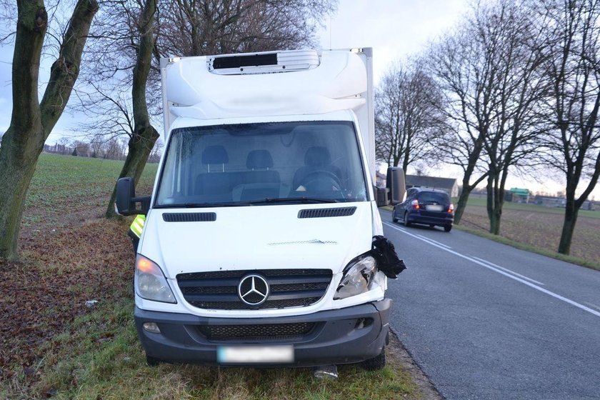 Kujawsko-Pomorskie: Mercedes potrącił 16-latkę. Dziewczyna zmarła